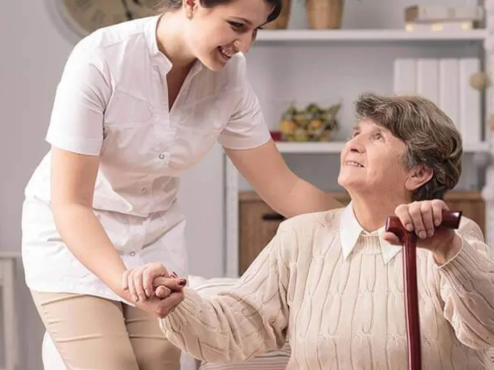 What To Expect From Nursing Home Staff and Services