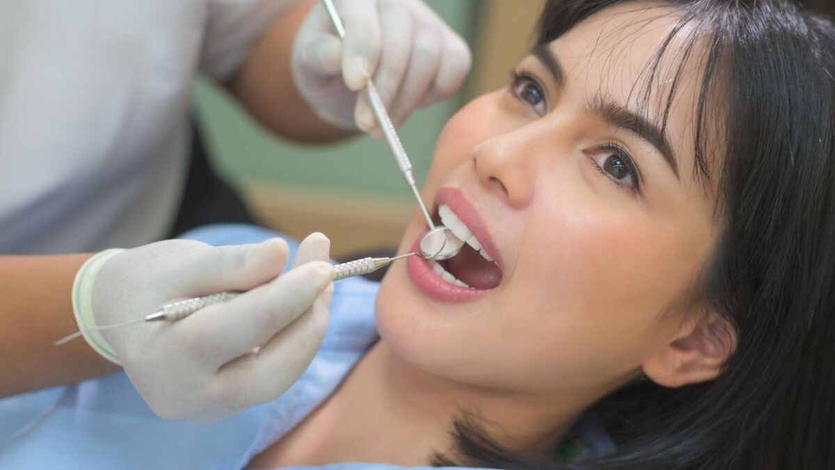 How To Maintain Healthy Teeth Between Dentist Visits