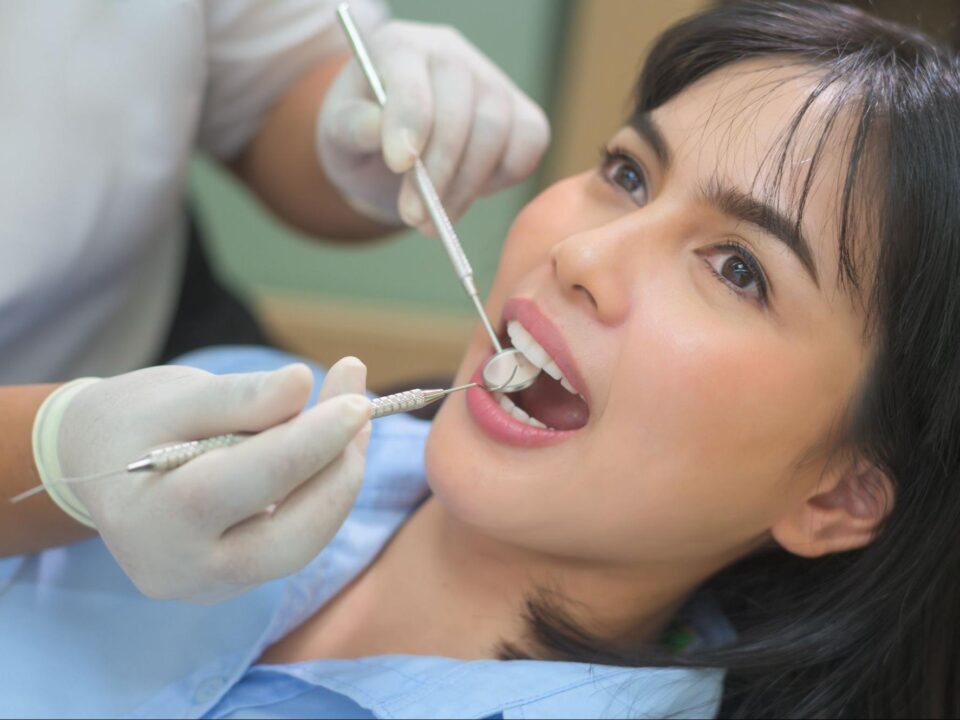 How To Maintain Healthy Teeth Between Dentist Visits