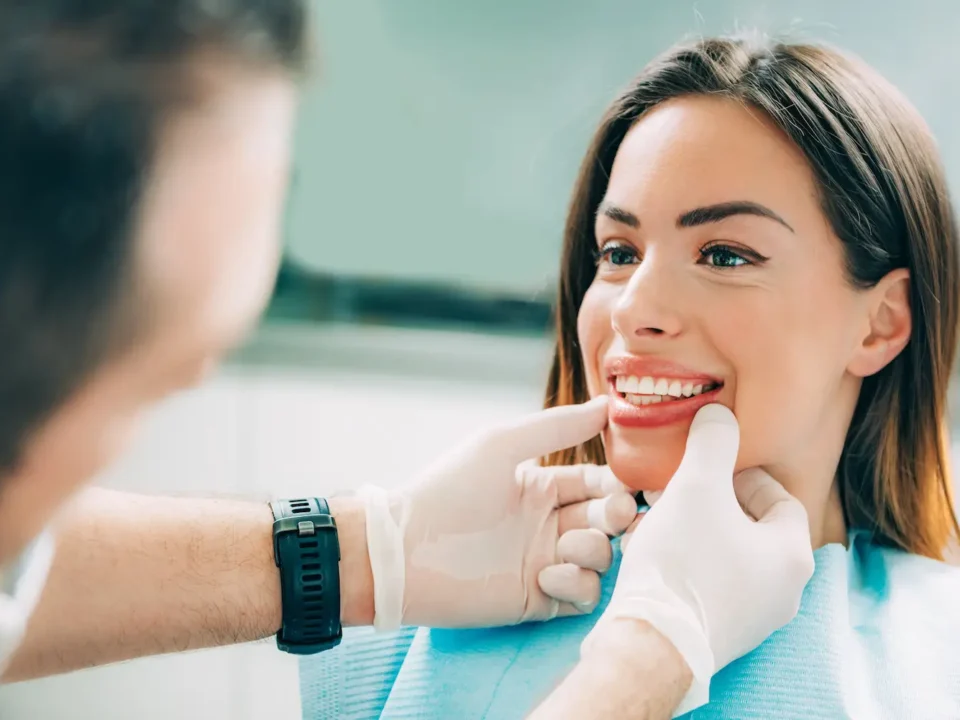 What To Expect From a Consultation With a Cosmetic Dentist