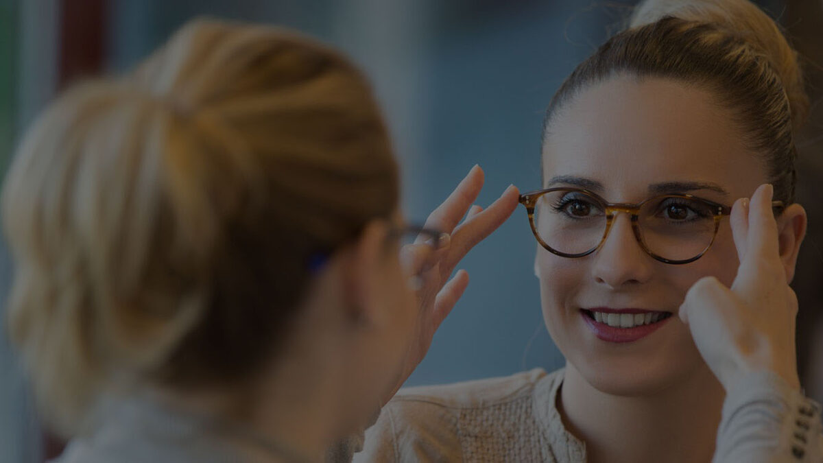 Working With a Professional to Find the Right Eyeglasses for Your Needs